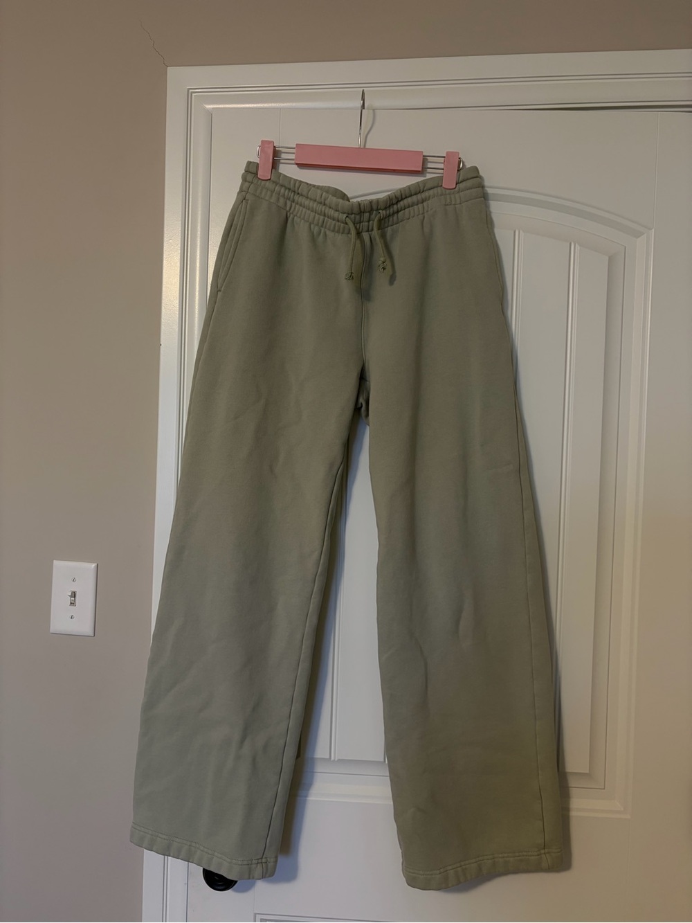 TNA Boyfriend Wide Sweatpant - M